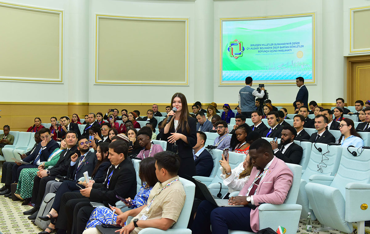 BMG-niň üçünji maslahatynyň çäklerinde Ýaşlar forumy öz işine başlady